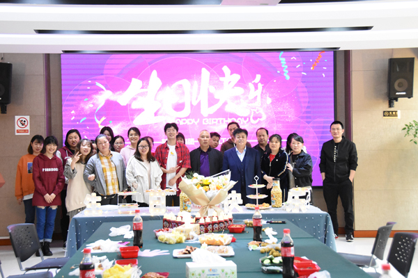 “感恩有你，携手同行”！完美(中国)官方在线登录举办2022年一季度员工集体生日会